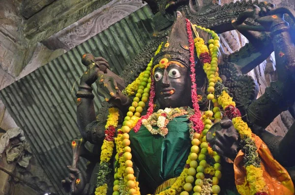 Tanrıça Kaali heykeli meenakshi amman tapınağında madurai tamil nadu