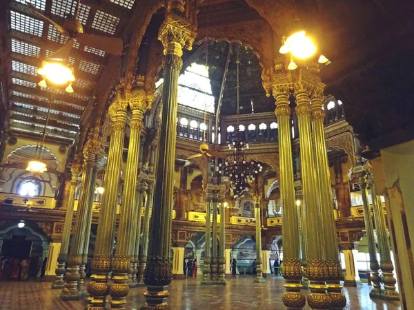 Amba Vilas Sarayı 'nın içi Karnataka.