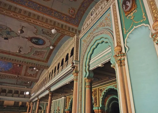 Интерьер Дворца Амба Вилас Карнатака — стоковое фото