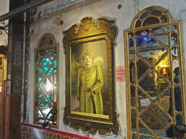 Aaina Mahal Sarayı Bhuj Gujarat 'ın içi