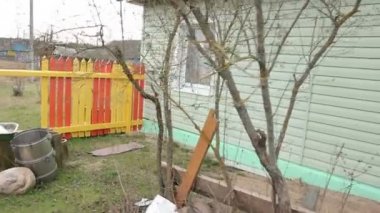 Ülke tarafında terk edilmiş evde