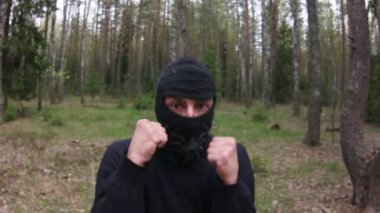 Ninja adam saldırı kamera Güz aşağı