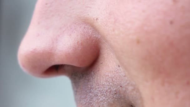 女人的鼻子呼吸感的嗅觉 — 图库视频影像