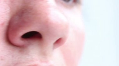 Kadın burun nefes koku alma duyusu