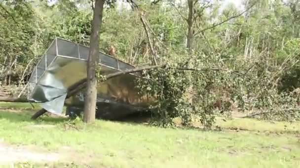 Dommages causés par la tempête au bord de la route — Video