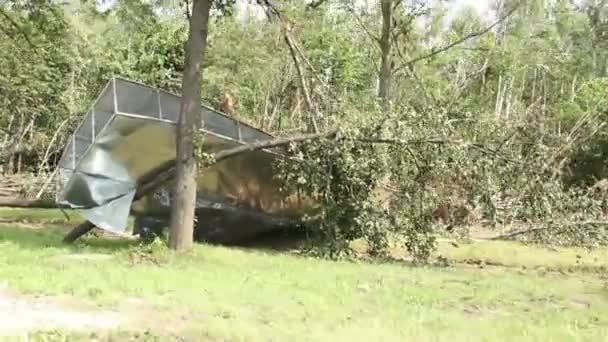 Danos causados por tempestades na estrada — Vídeo de Stock