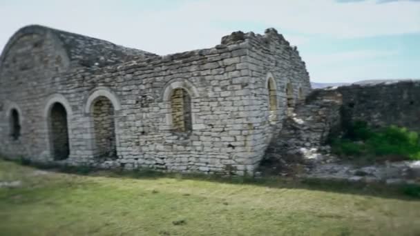 Kota kuno di pegunungan, berat albania balcan — Stok Video