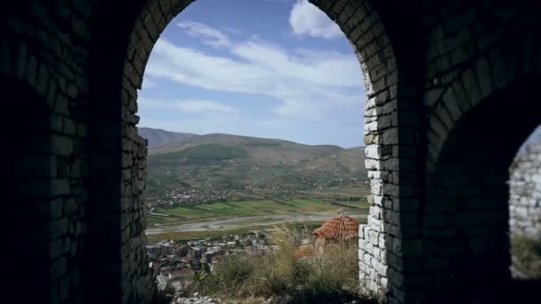 Kota kuno di pegunungan, berat albania balcan — Stok Video