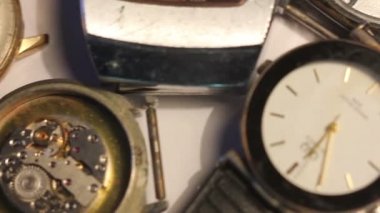 Farklı eski saatler