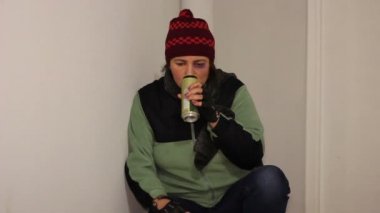 Alkol kötüye kullanımı zayıf ve depresif evsiz