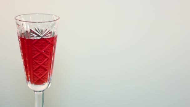 Vin försvinner från glaset — Stockvideo