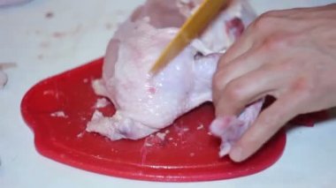 Ax bir adet tavuk doğrama