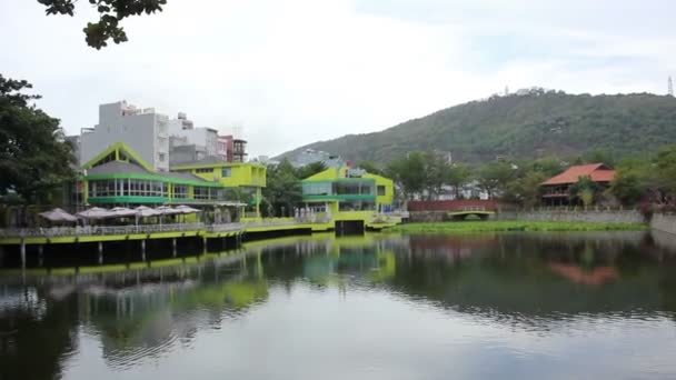 Turistické místo s jezerem ve Vietnamu — Stock video