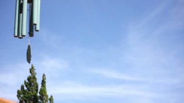 Budist Bell mavi gökyüzü arka plan üzerinde