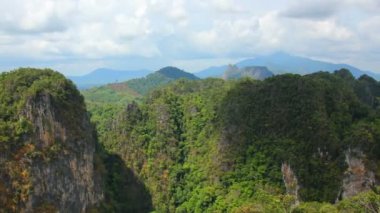 Gölgeler Spreding dağların altında