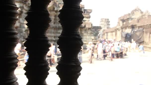 Tempel van Angkor Wat Main hoewel het venster — Stockvideo