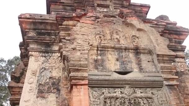 Bakhong tempel Roluos groep Siem Reap Cambodja — Stockvideo