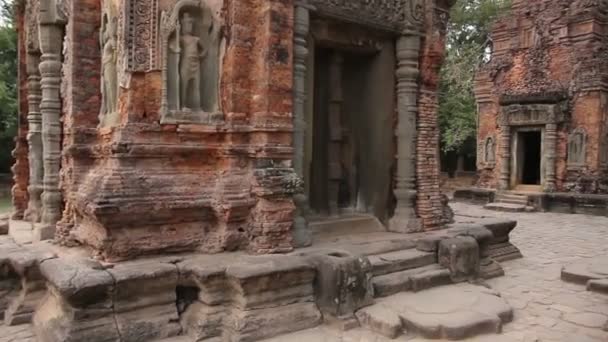 Bakhong tempel Roluos groep Siem Reap Cambodja — Stockvideo