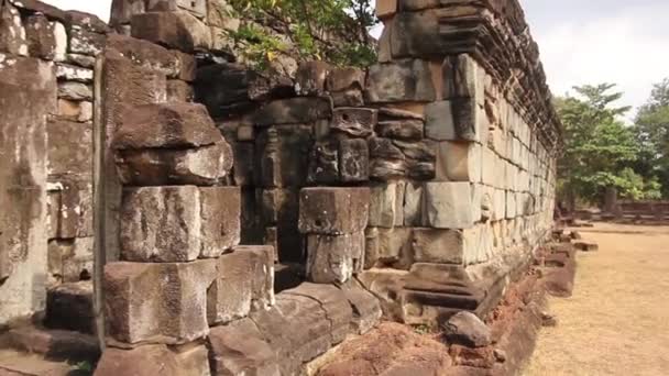 Bakhong tempel Roluos groep Siem Reap Cambodja — Stockvideo