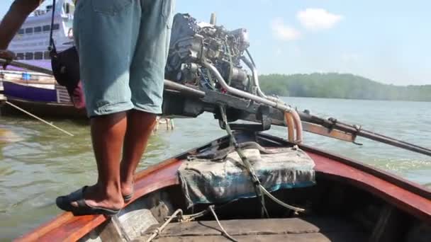 Conductor de barco en Tailandia — Vídeo de stock