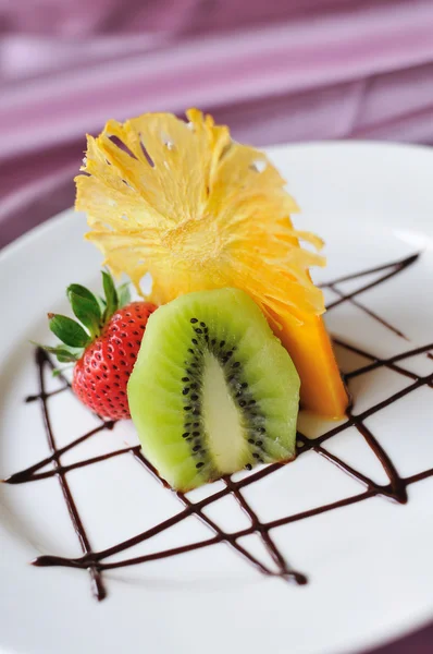 Kiwi Fruit ,mango and Strawberries on White. — Stock Photo, Image