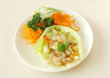 Marul kıyılmış karides