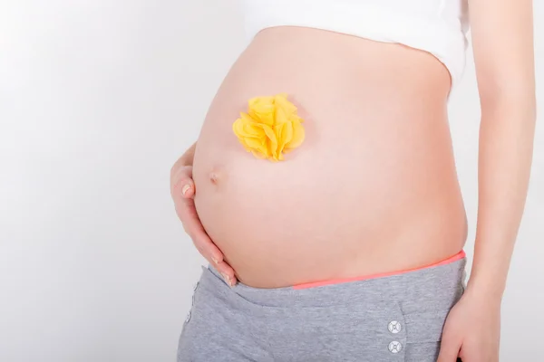 Giovane donna incinta / adolescente — Foto Stock