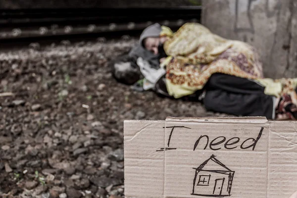 Close-up shooting of sign "I need home" — Stock Photo, Image