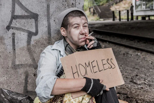 Homeless woman smoking — Stock Photo, Image