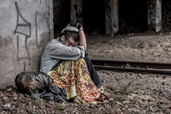 Köprünün altında yaşıyor — Stok fotoğraf