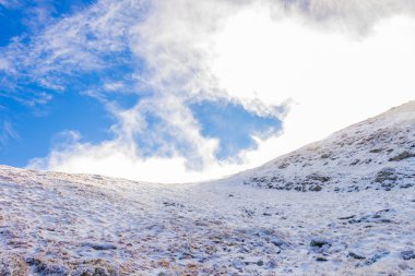 Karla kaplı Dağ Manzaralı