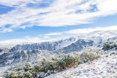 Karla kaplı Dağ Manzaralı