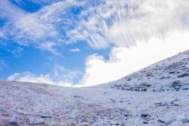 Karla kaplı Dağ Manzaralı