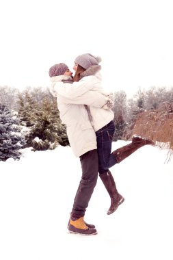 Mutlu çiftimiz parkta kış