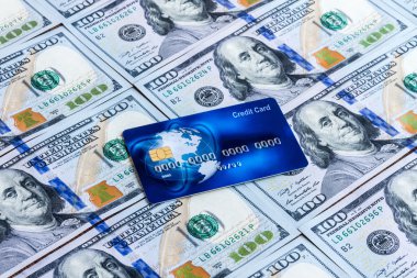 Amerikan dolar zemin üzerine mavi dünya çapında kredi kartı