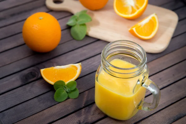 Succo d'arancia in vetro — Foto Stock