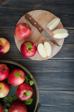 kırmızı taze elma