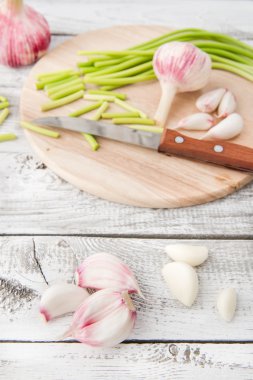 Soyulmuş sarımsak ile yakın çekim