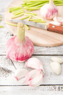 Soyulmuş sarımsak ile yakın çekim