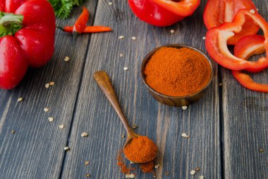 Tatlı biber çeşitli renkli çeşitleri