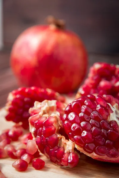 kırmızı nar suyu.