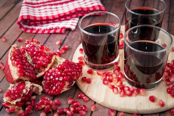 Zumo de granada con frutas frescas — Foto de Stock