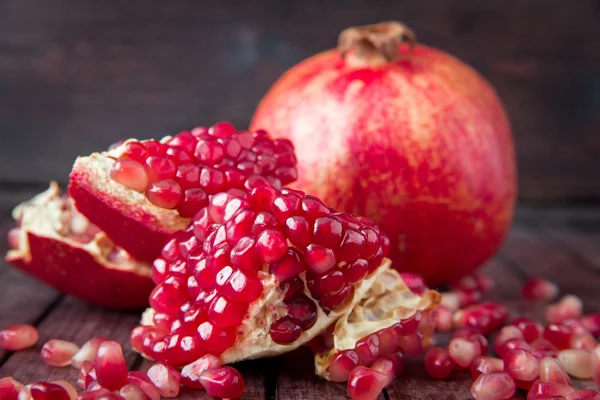 kırmızı nar suyu.