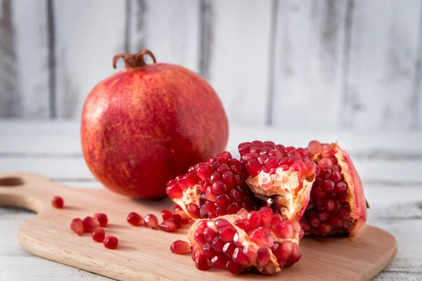 kırmızı nar suyu.