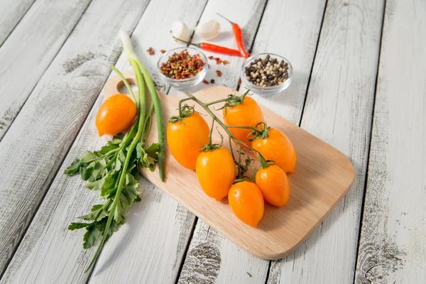 Gele heerlijke tomaten — Stockfoto