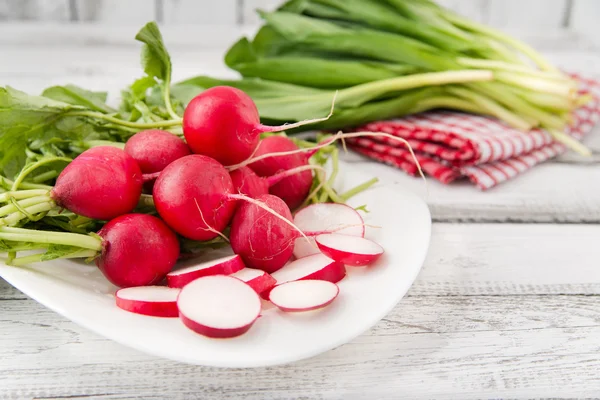 Fresh red radishes — Stock Photo, Image