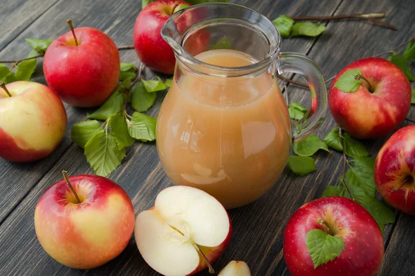Succo di mela fresco — Foto Stock