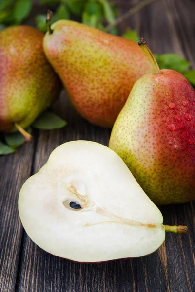 Peras orgánicas frescas maduras —  Fotos de Stock