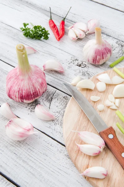 Soyulmuş sarımsak ile yakın çekim