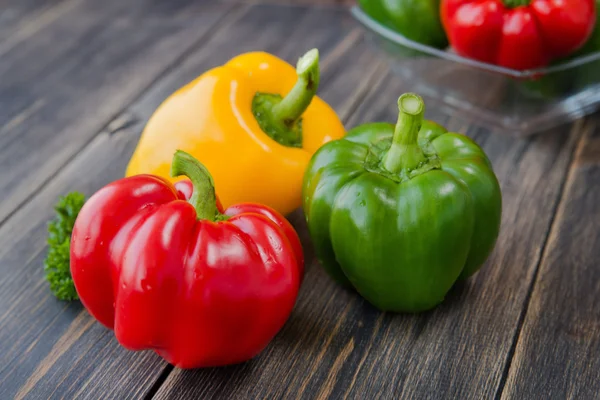 Assorted colorful varieties of sweet peppers — Stock Image Assorted colorful varieties of sweet peppers Stock Picture